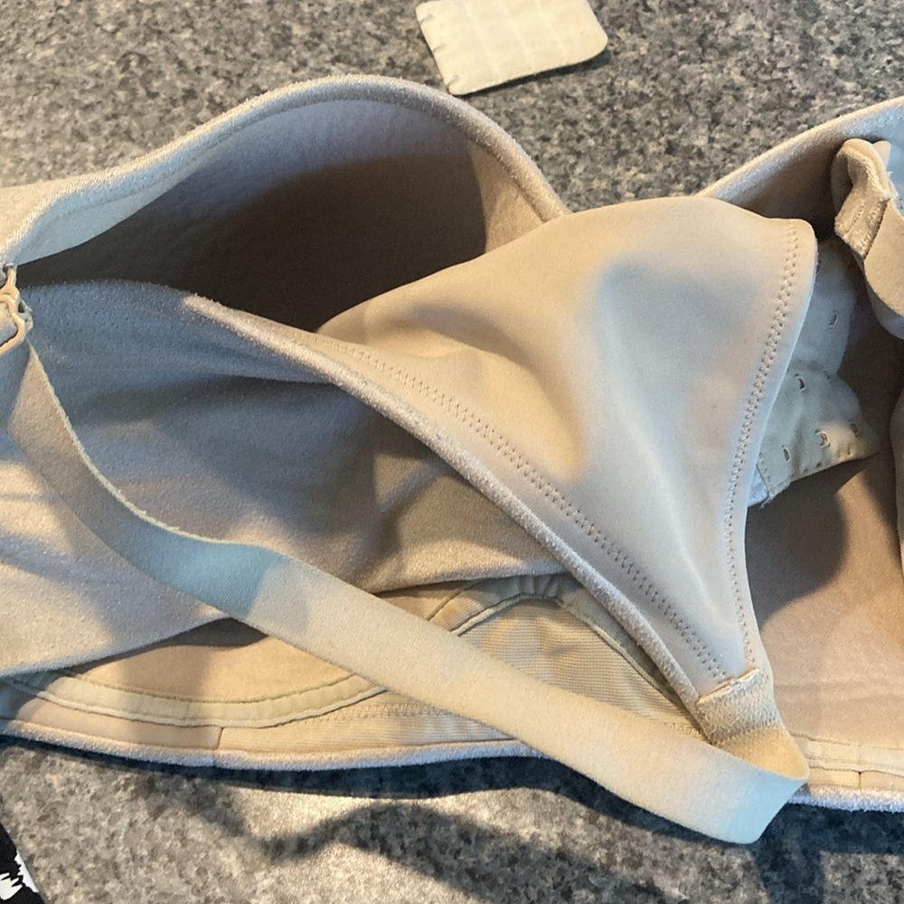 Bras - Picture 8 of 8